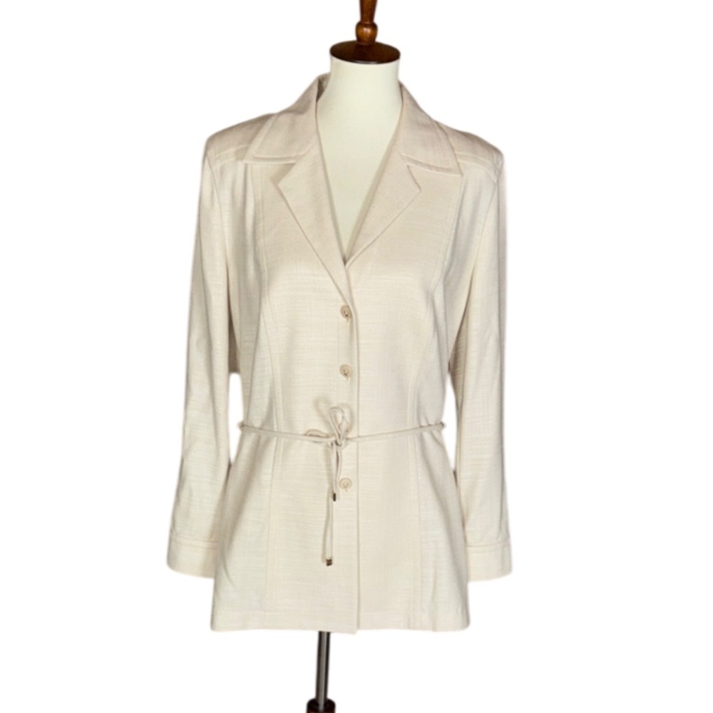 Escada cream color silk and wool blend blazer / suit jacket Size 42 = Large / 12